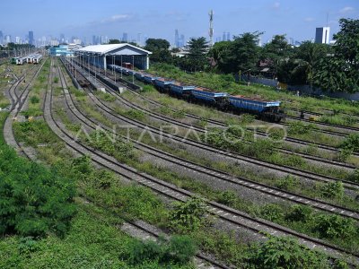 DEPO KERETA API TERBESAR DI INDONESIA ADA DI CIPINANG | ANTARA Foto