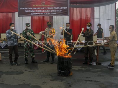 PEMUSNAHAN BARANG BUKTI KEJAKSAAN | ANTARA Foto