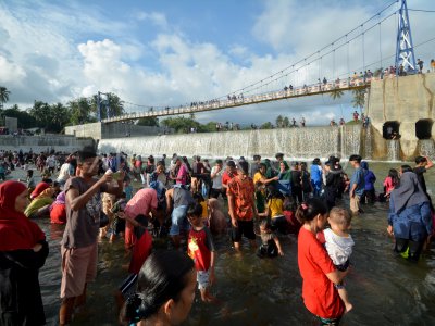 TRADISI MANDI BALIMAU | ANTARA Foto