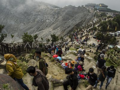 WISATA TANGKUBAN PARAHU LEBARAN HARI KETIGA ANTARA Foto