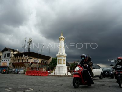 WASPADA POTENSI CUACA EKSTREM | ANTARA Foto