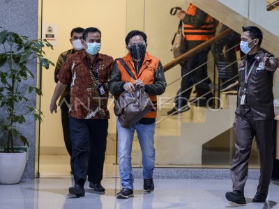 KPK TAHAN TERSANGKA KORUPSI PABRIK GULA DJATIROTO | ANTARA Foto