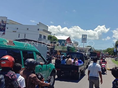 PERINGATAN DINI TSUNAMI DI MAUMERE | ANTARA Foto