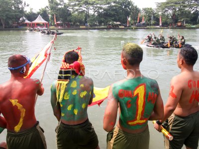 LOMBA DAYUNG PERAHU KARET | ANTARA Foto