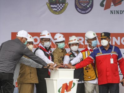 RIDWAN KAMIL TINJAU PROYEK UNDERPASS DEWI SARTIKA | ANTARA Foto