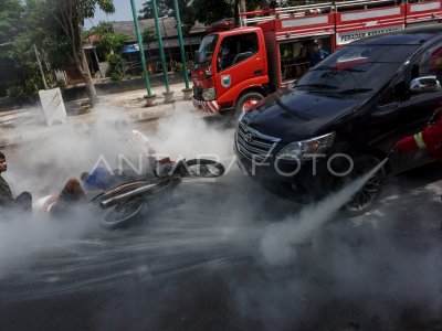 SIMULASI PENANGANAN KECELAKAAN LALU LINTAS | ANTARA Foto