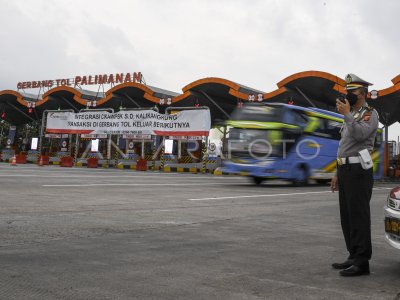 PENIADAAN TRANSAKSI DI GERBANG TOL PALIMANAN | ANTARA Foto