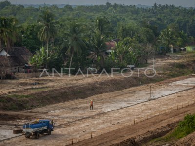 PROGRES PEMBANGUNAN JALAN TOL SERANG-PANIMBANG SEKSI II | ANTARA Foto