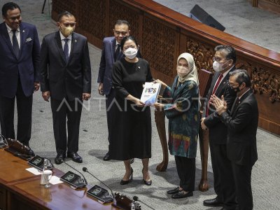 RAPAT PARIPURNA PENYAMPAIAN LAPORAN HASIL PEMERIKSAAN BPK | ANTARA Foto