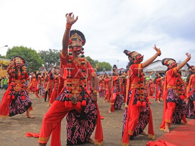 TARIAN SERIBU TOPENG KLANA | ANTARA Foto