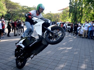 KAMPANYE PENGGUNAAN KENDARAAN LISTRIK | ANTARA Foto