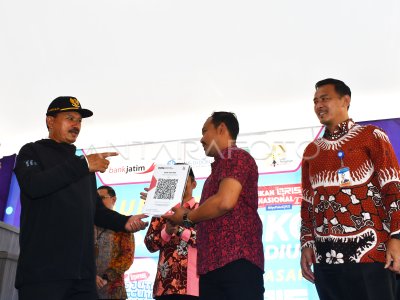 PELUNCURAN PASAR SIAP QRIS DI MADIUN | ANTARA Foto