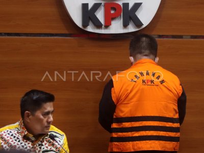 PENAHANAN TERSANGKA KASUS SUAP HAKIM MA | ANTARA Foto