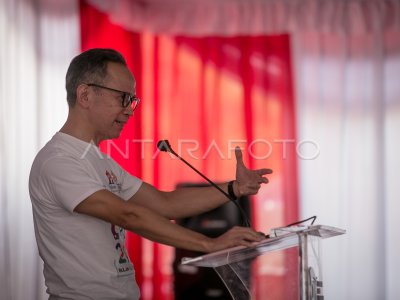PELUNCURAN MOBIL SIMOLEK OJK DI KARANGANYAR ANTARA Foto PELUNCURAN MOBIL SIMOLEK OJK DI KARANGANYAR ANTARA Foto