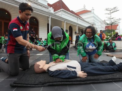 PELATIHAN PERTOLONGAN PERTAMA GAWAT DARURAT | ANTARA Foto