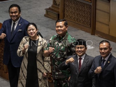 DPR TETAPKAN YUDO MARGONO SEBAGAI PANGLIMA TNI | ANTARA Foto