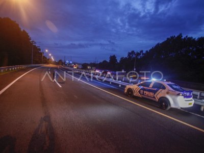 PEMBERLAKUAN CAR FREE NIGHT DI JALUR WISATA PUNCAK BOGOR | ANTARA Foto