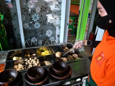 INOVASI TAHU BAKSO DARI BAHAN TEPUNG TALAS | ANTARA Foto