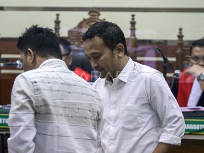 SIDANG PERDANA KASUS SUAP DANA HIBAH PROVINSI JAWA TIMUR | ANTARA Foto