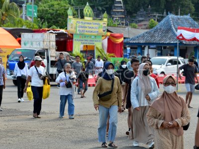 ARUS MUDIK DI PELABUHAN PADANGBAI BALI | ANTARA Foto