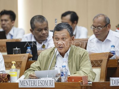 Raker Menteri ESDM Dengan Komisi VII DPR | ANTARA Foto