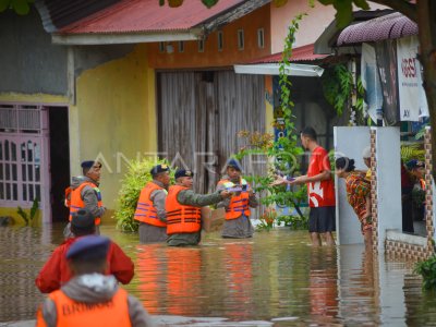 Banjir Rendam Kota Padang | ANTARA Foto