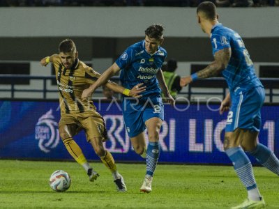 Persib Bandung Harus Puas Ditahan Imbang 1-1 Dewa United Persib Bandung Harus Puas Ditahan Imbang 1-1 Dewa United