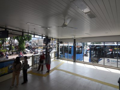 Halte TransJakarta Kampung Melayu Beroperasi Kembali | ANTARA Foto