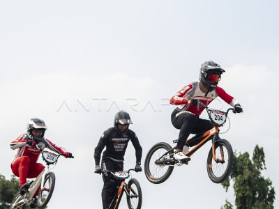 Final Men Elite BMX Indonesia Cup 2023 | ANTARA Foto