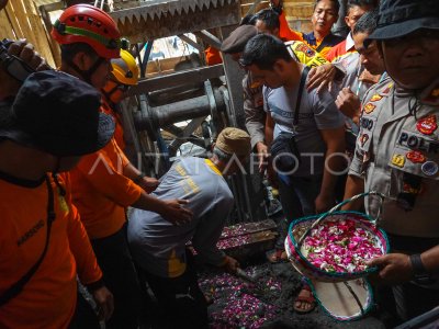 Operasi Sar Delapan Penambang Emas Resmi Ditutup | ANTARA Foto