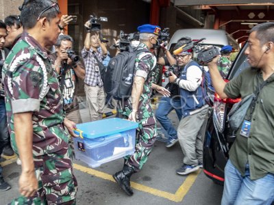 KPK Dan Puspom TNI Geledah Kantor Basarnas | ANTARA Foto