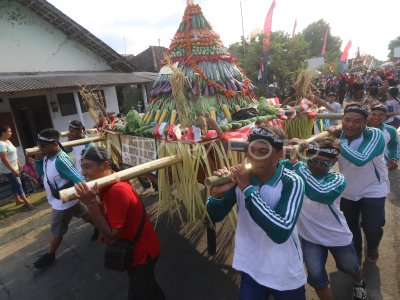 Tradisi Grebeg Suro Petani Di Kediri | ANTARA Foto