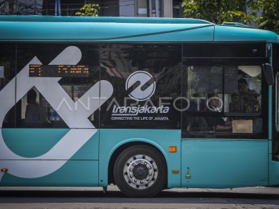 Transjakarta Targetkan 100 Bus Listrik Beroperasi | ANTARA Foto