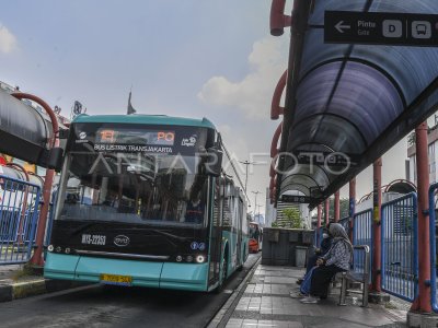 Transjakarta Targetkan 100 Bus Listrik Beroperasi | ANTARA Foto