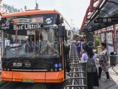 Transjakarta Targetkan 100 Bus Listrik Beroperasi | ANTARA Foto