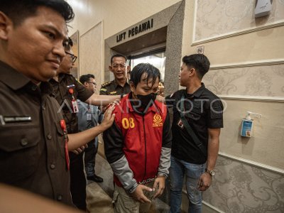 Kejati Sumsel Tahan Tiga Tersangka Kasus Korupsi Pajak | ANTARA Foto