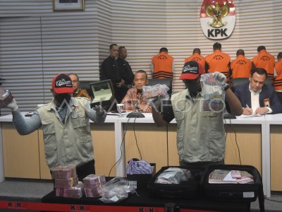 Kpk Tahan Pj Bupati Sorong Antara Foto