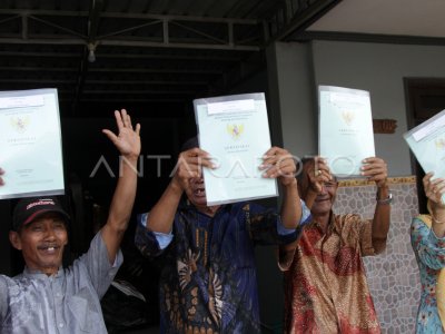 Menteri ATR/BPN Serahkan Sertifikat Tanah Korban Lumpur Lapindo ...