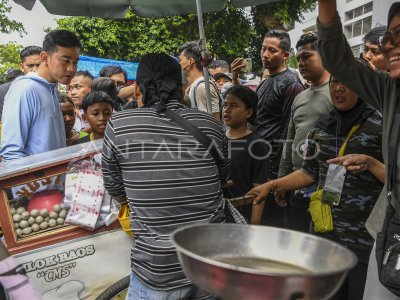 Gibran Blusukan Di Pasar Rumput Jakarta | ANTARA Foto