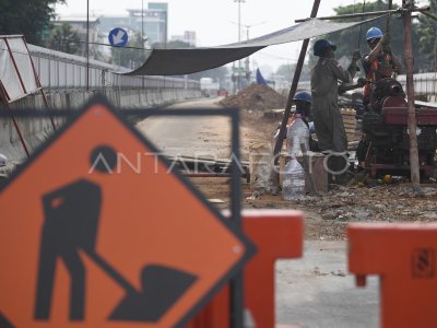 Pembangunan Jalur LRT Fase 1B Di Jakarta | ANTARA Foto