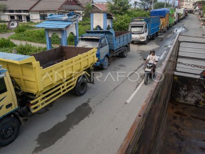 Pengaturan Pengisian BBM Solar Di SPBU Palu | ANTARA Foto