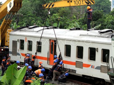 Evakuasi Kereta Api Anjlok Di Sidoarjo | ANTARA Foto