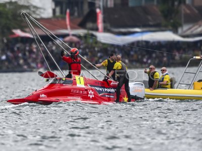 Sejumlah insiden F1 Powerboat seri Danau Toba 2024