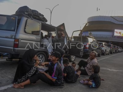 Puncak Arus Balik Di Pelabuhan Merak | ANTARA Foto