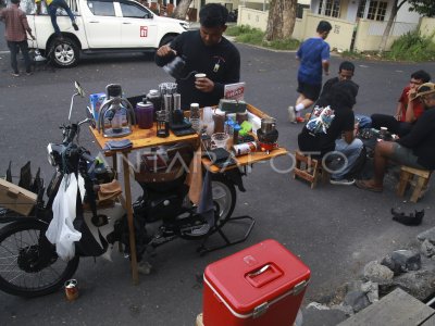 Modifikasi motor klasik jadi warung kopi keliling