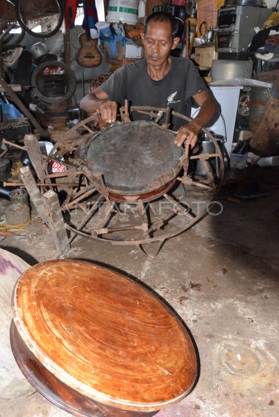 Produksi alat musik tradisional khas Aceh | ANTARA Foto