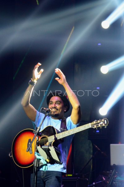 KONSER GLENN FREDLY | ANTARA Foto