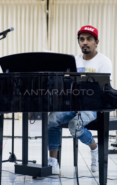 KONSER GLENN FREDLY | ANTARA Foto