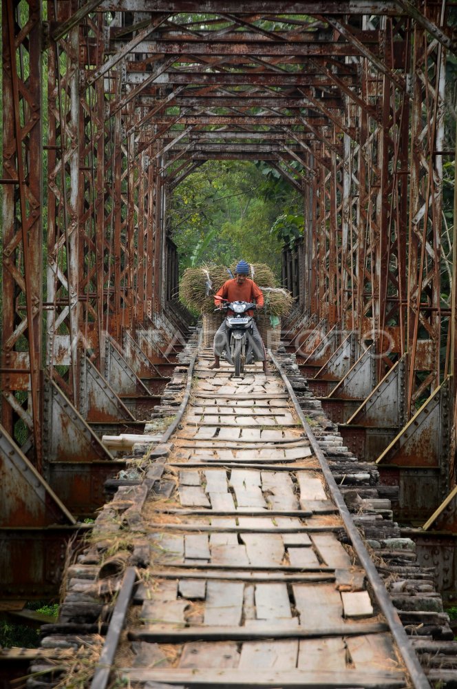 JEMBATAN KUNO PENINGGALAN BELANDA | ANTARA Foto