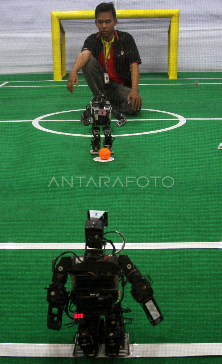 KONTES ROBOT INDONESIA ANTARA Foto